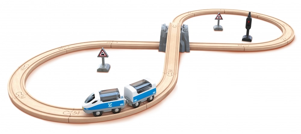 Set de tren, Hape, Compoziție de tren cu 8 figurine de siguranță